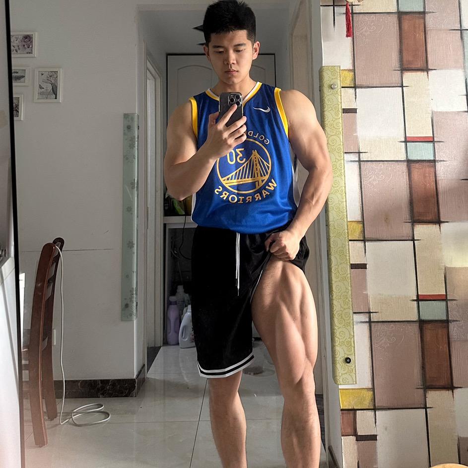 爱练腿的小欧