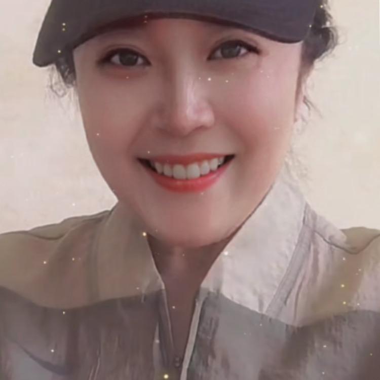 玲.