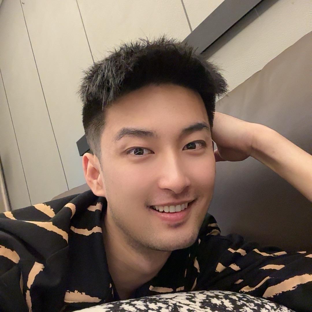 明明他两米