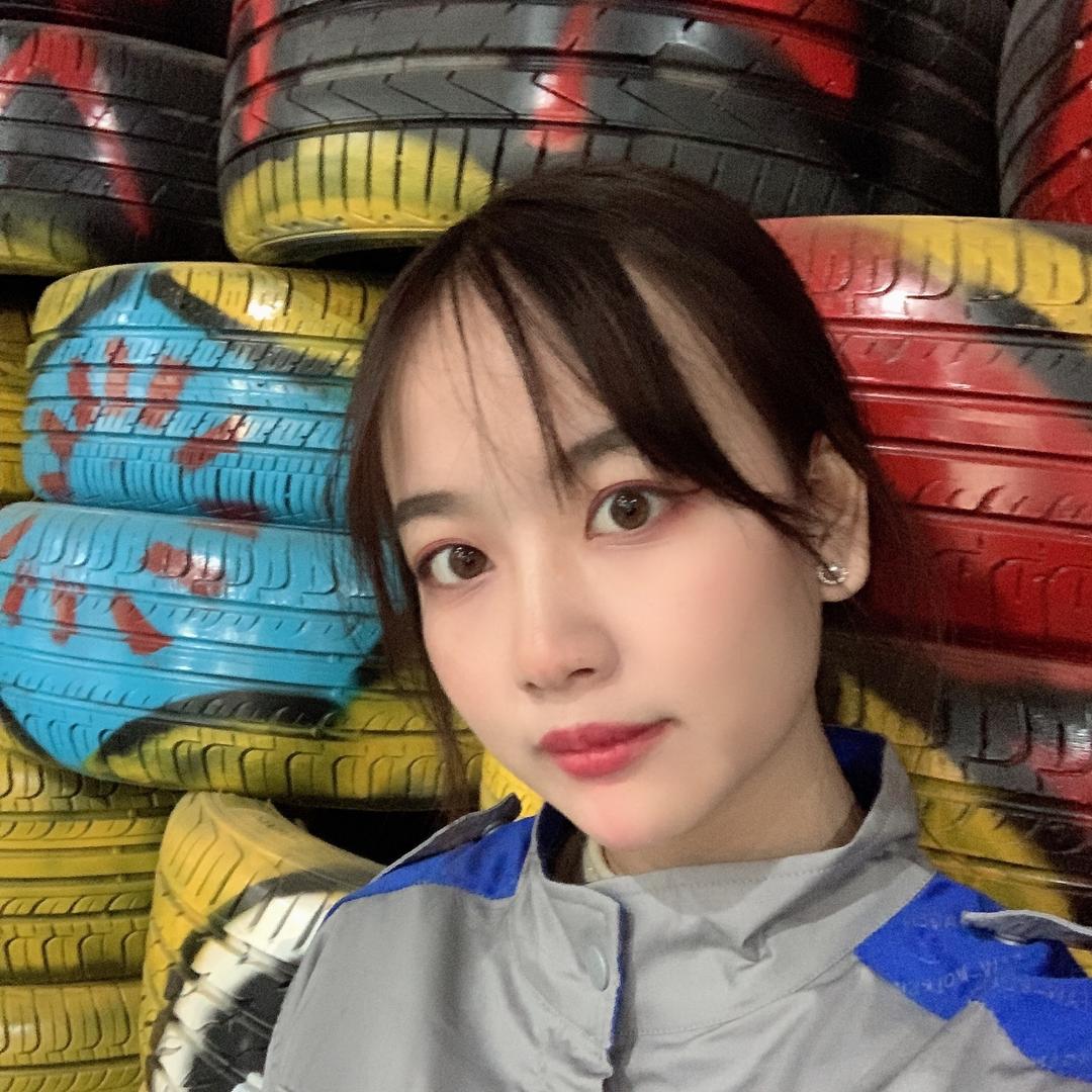合众修车小姐姐