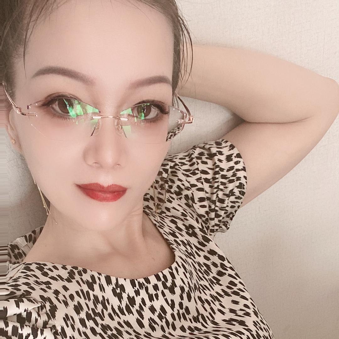 武陟县颈袖添香服装店