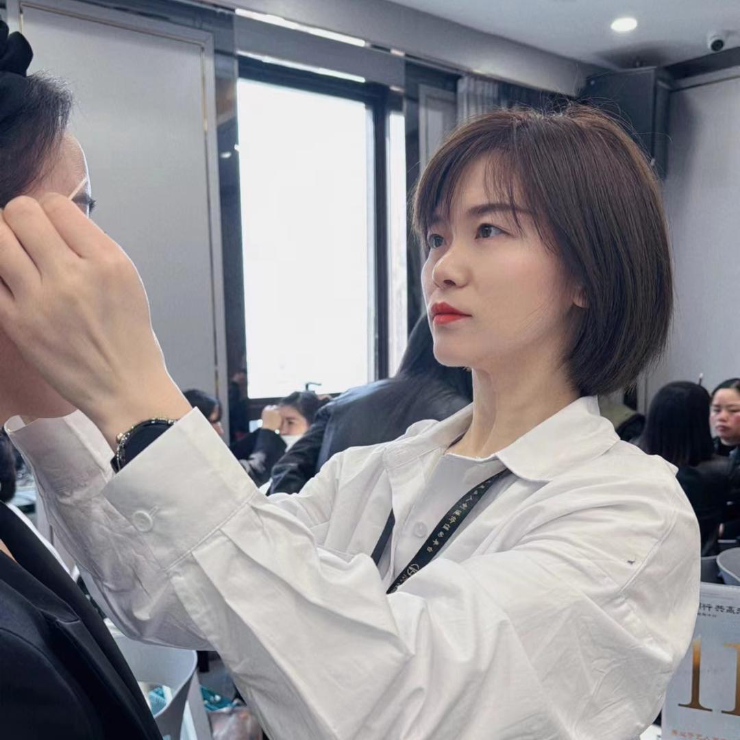 金翎绣美学-路莉