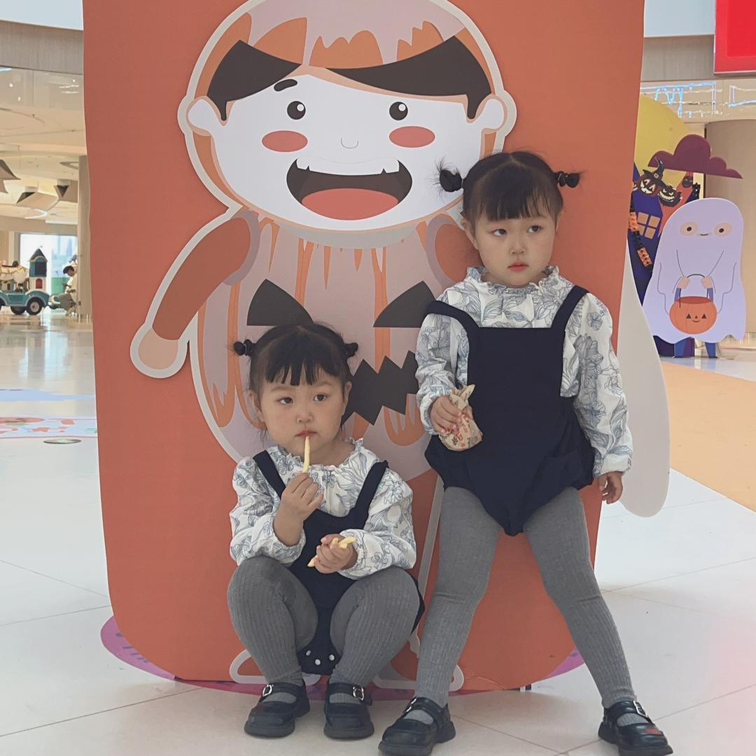 双胞胎姐妹