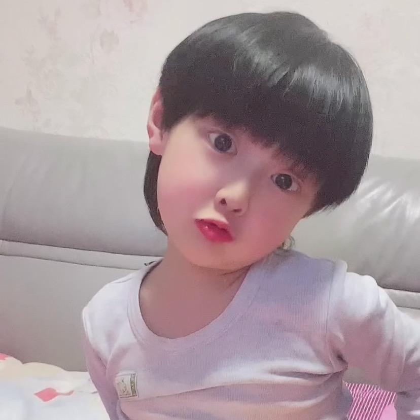 龙龙爱表演