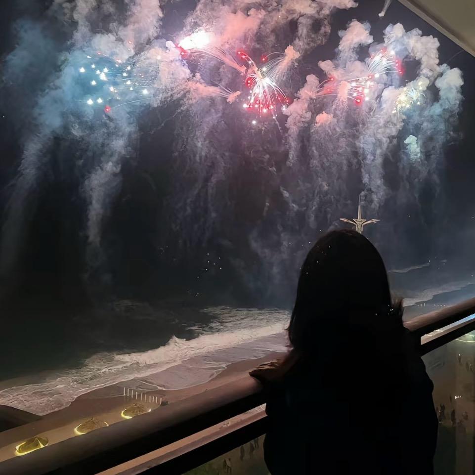 在左边