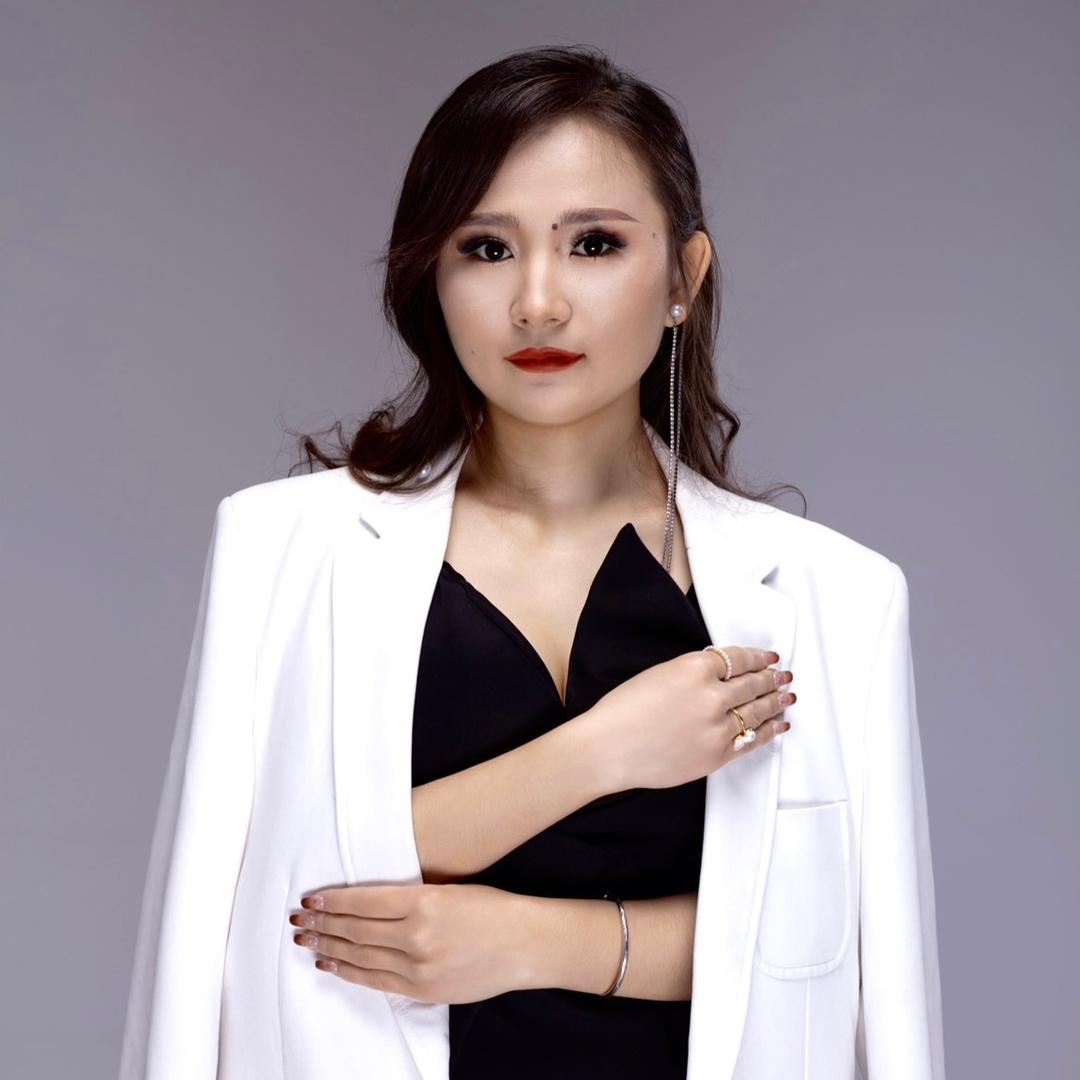 爱化妆的小古丽❤️