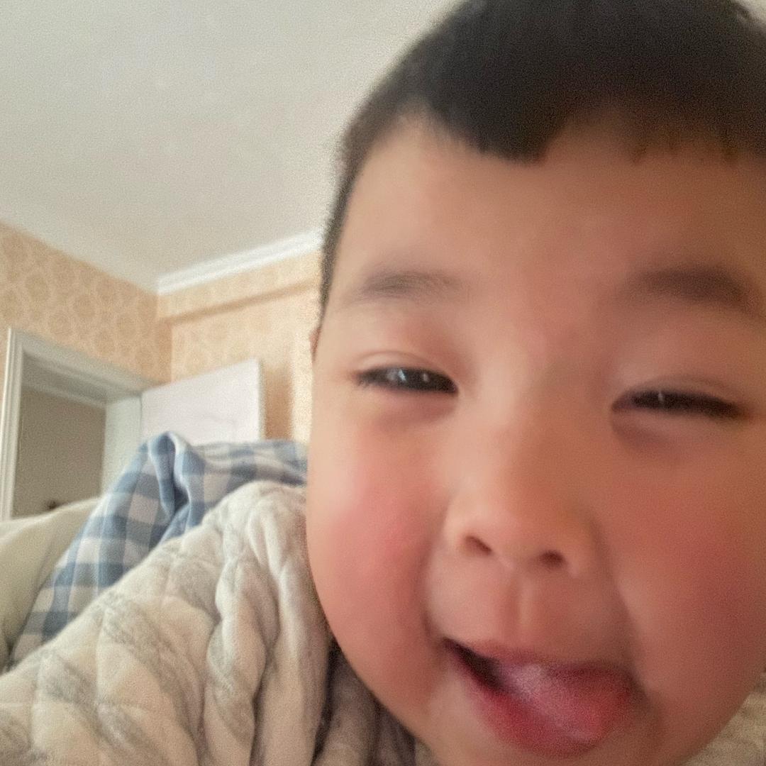 你别皱眉我走就是