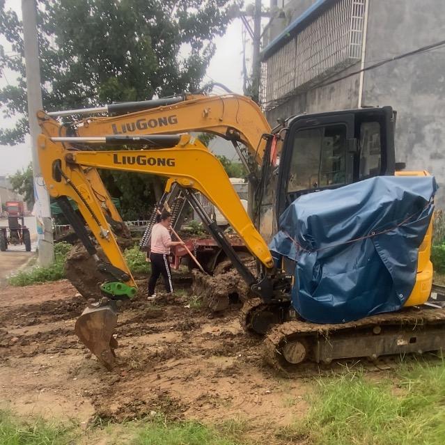 练村马胖子挖机