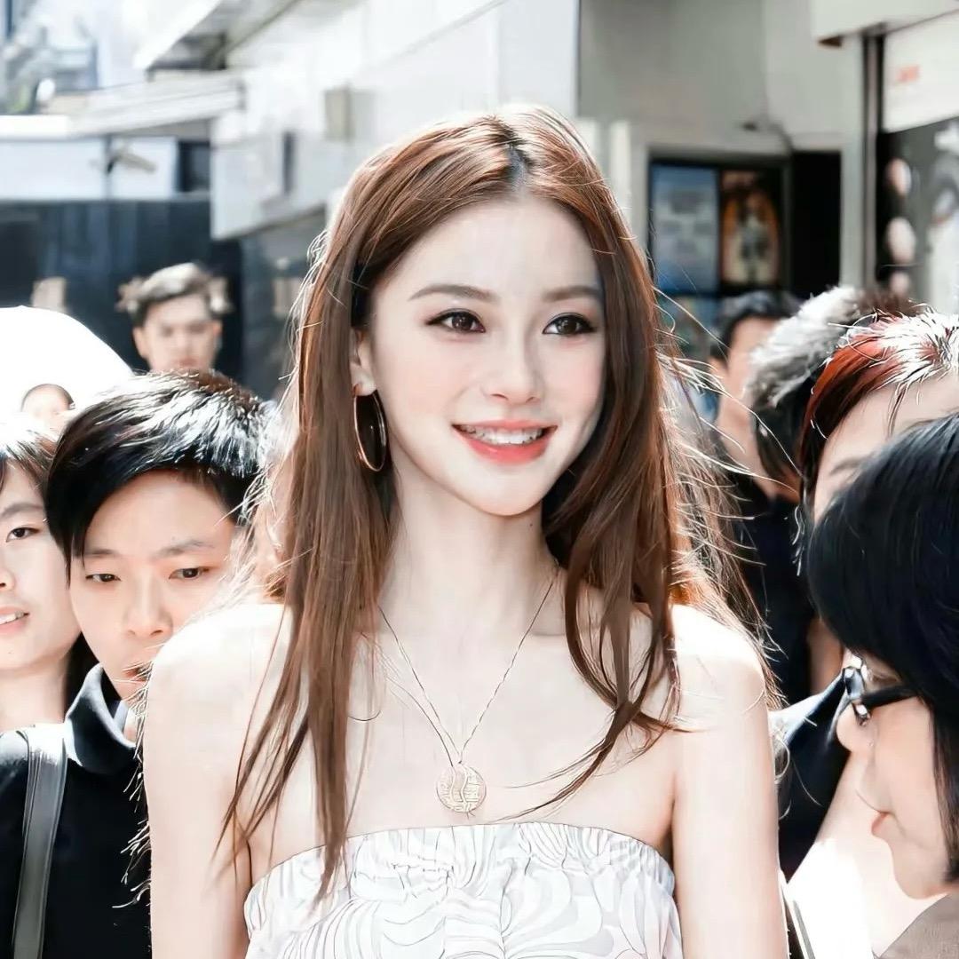 何以安.