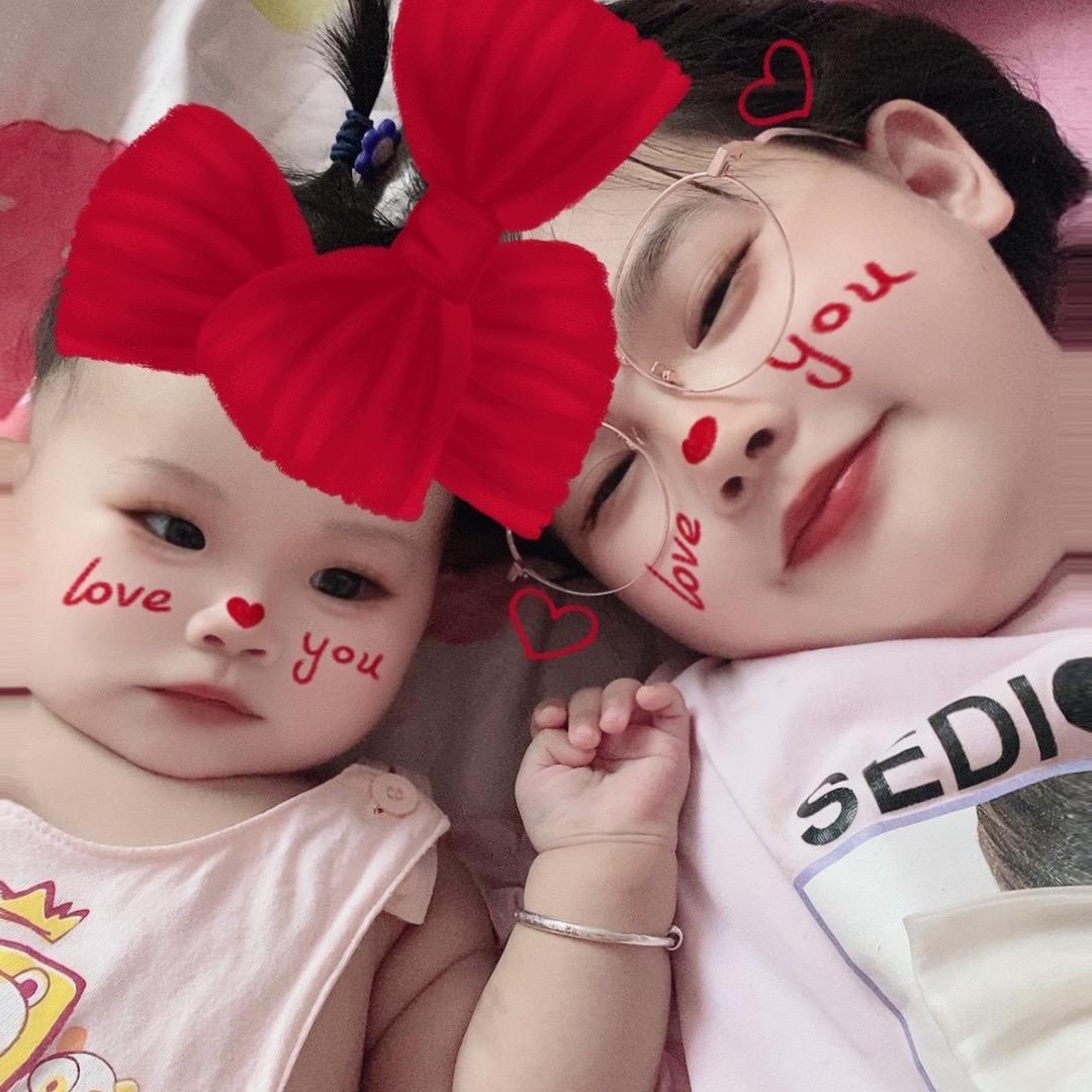 我有两个小臭臭