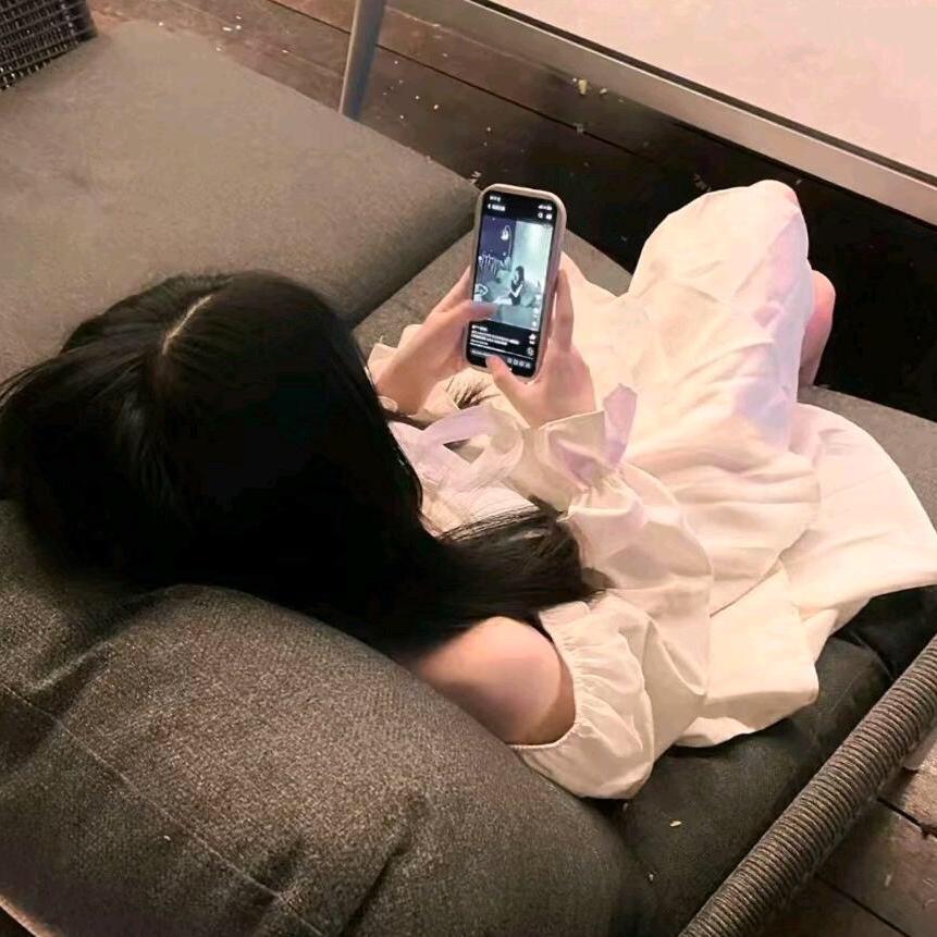 萌生呆眠.
