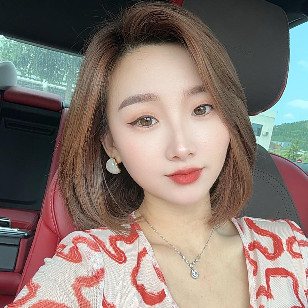 @爱笑的虎牙妹