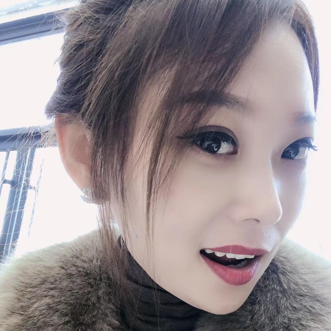 开奔驰的大颖姐