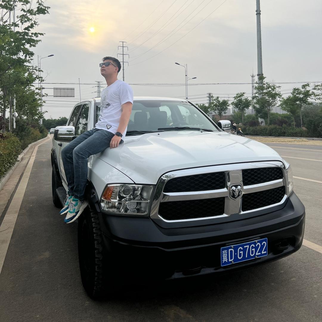 昆弟在努力卖车