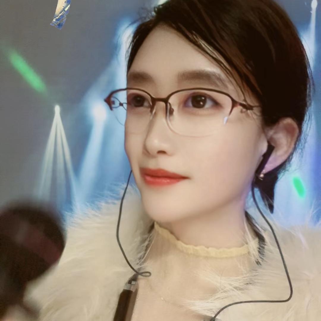 单亲吴艳琴喜欢唱歌