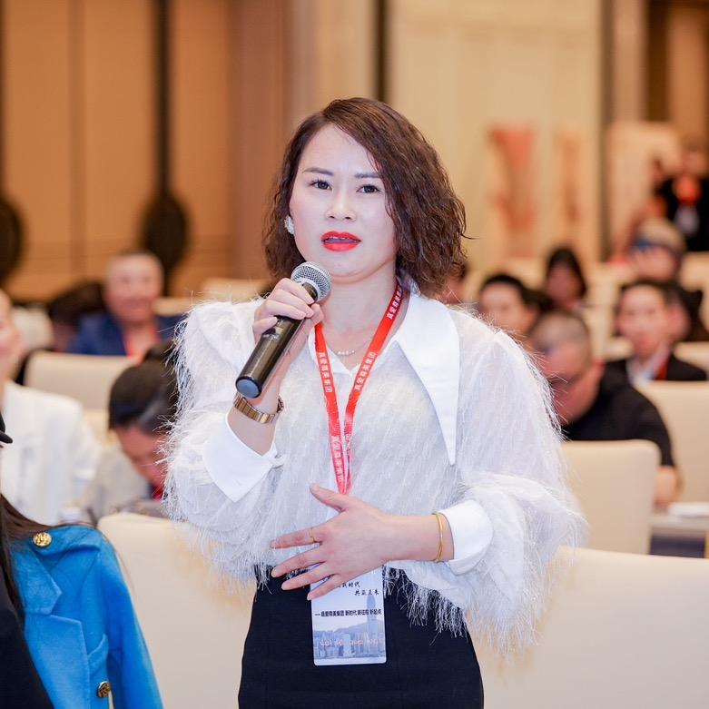 靖江清雅美容一孟彤