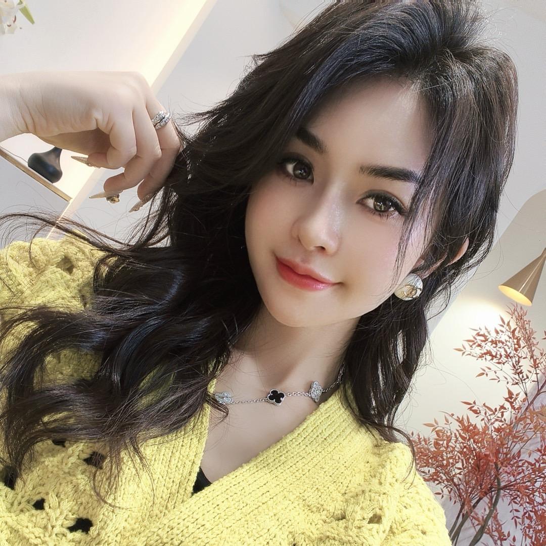戴拉与梓玥服饰