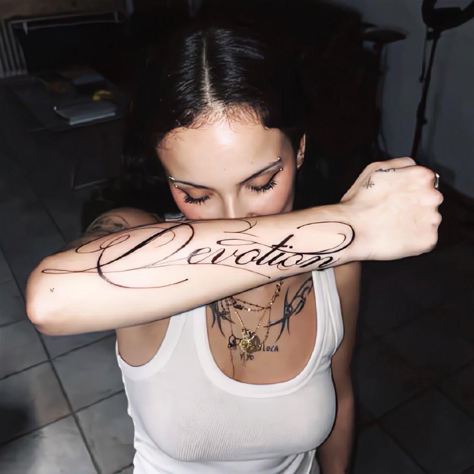 ♰