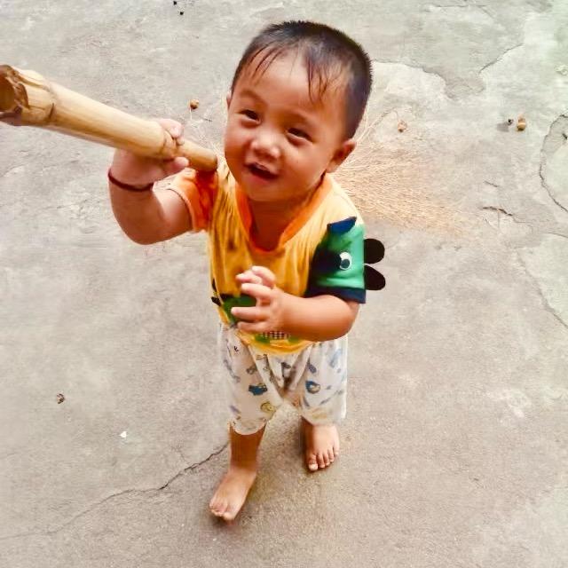 黑不溜秋的壮古