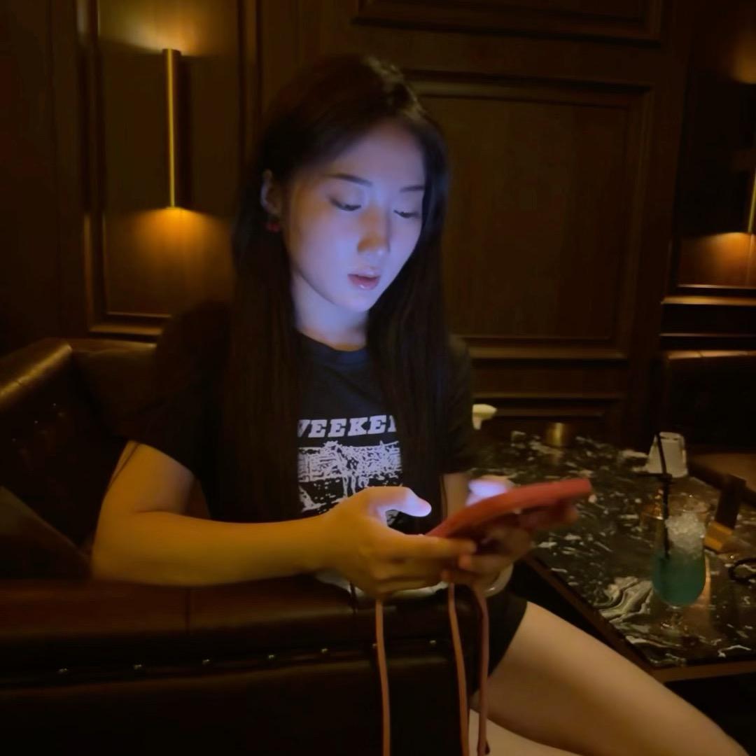 大静静.