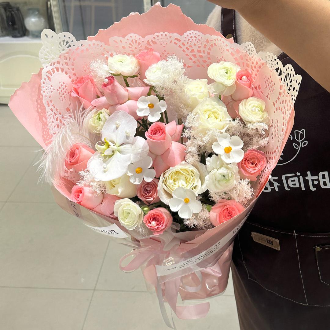 @乌兰县花典时间花铺胖姐