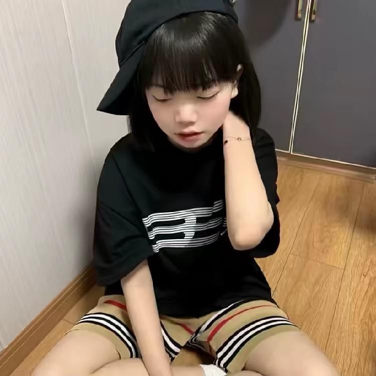 混过社会卖过萌