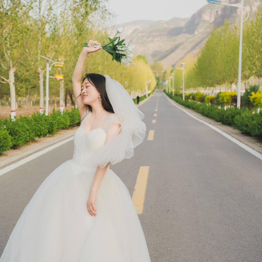 当然传媒    吕之俊