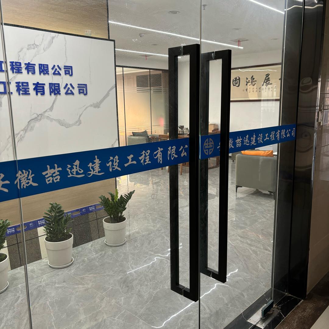 喆迅    刘斌