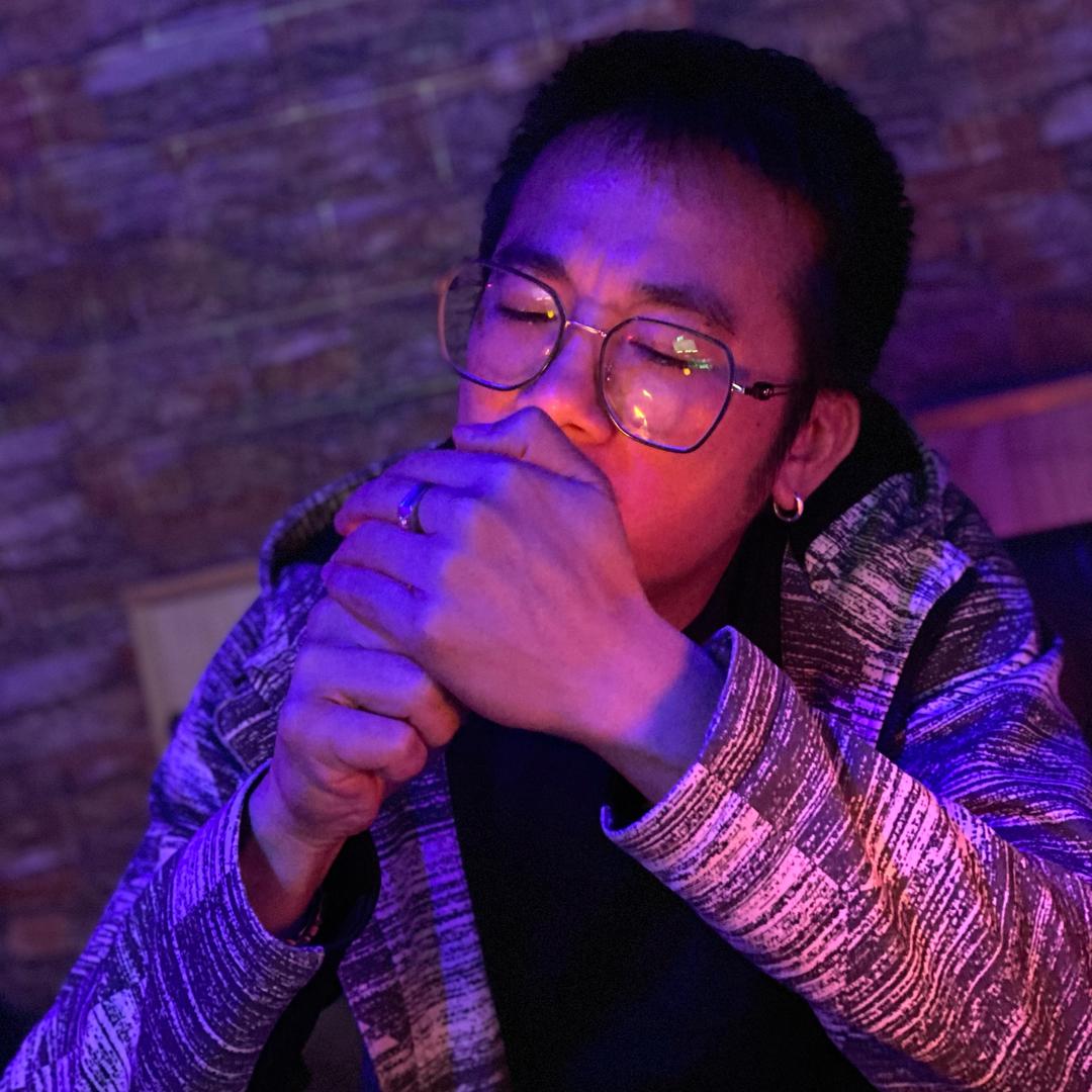 装模作样的李导演-大雄