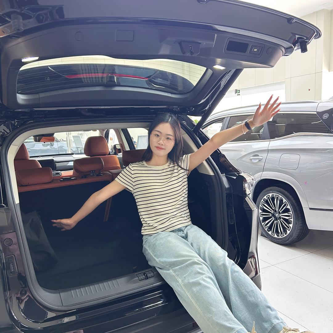 巴中最温柔的汽车女主播