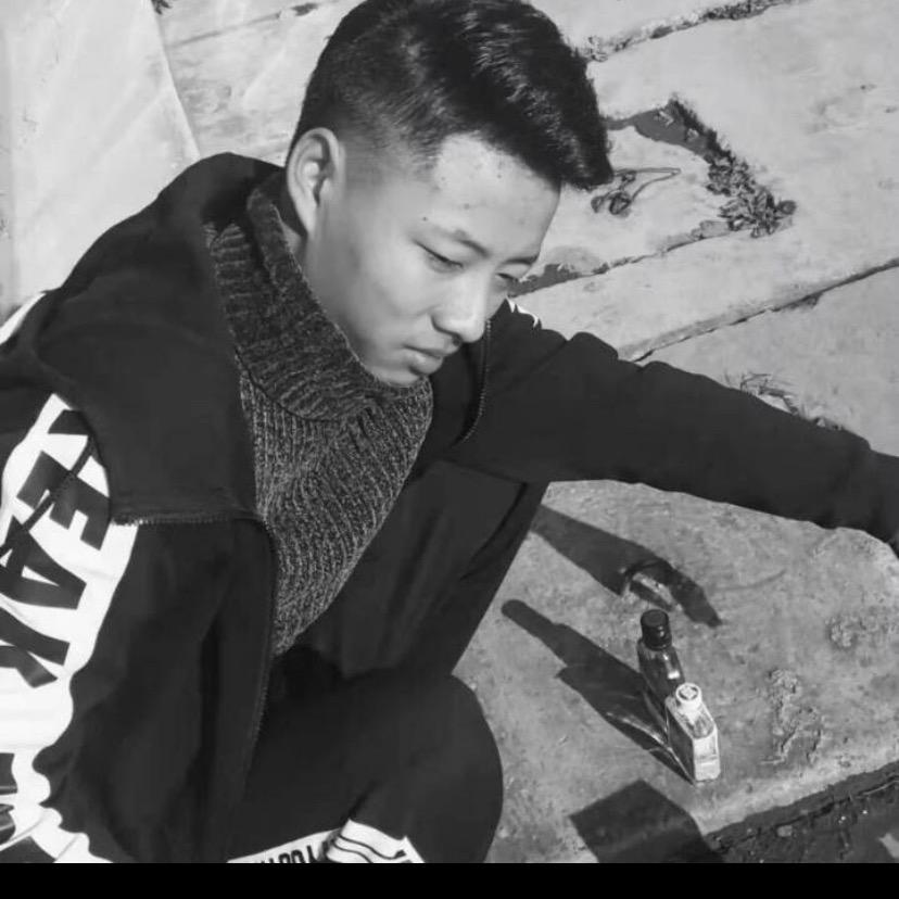 不会剪发的发型师－志龙