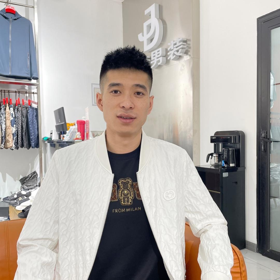 彪彪：榆次久度男装
