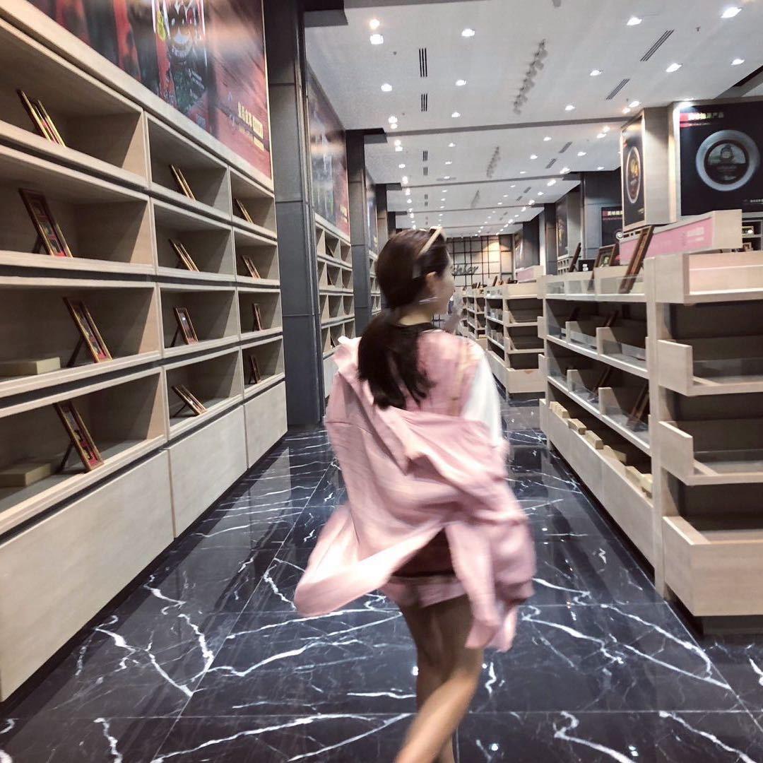 康康.