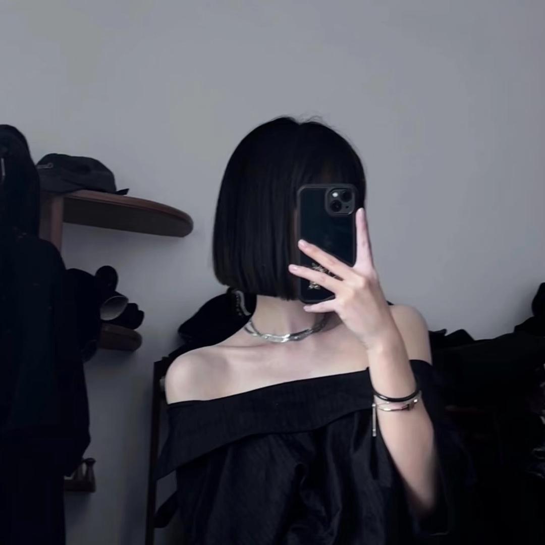 妍梓墨