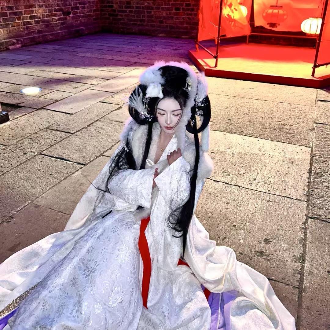卖核弹的萝莉.