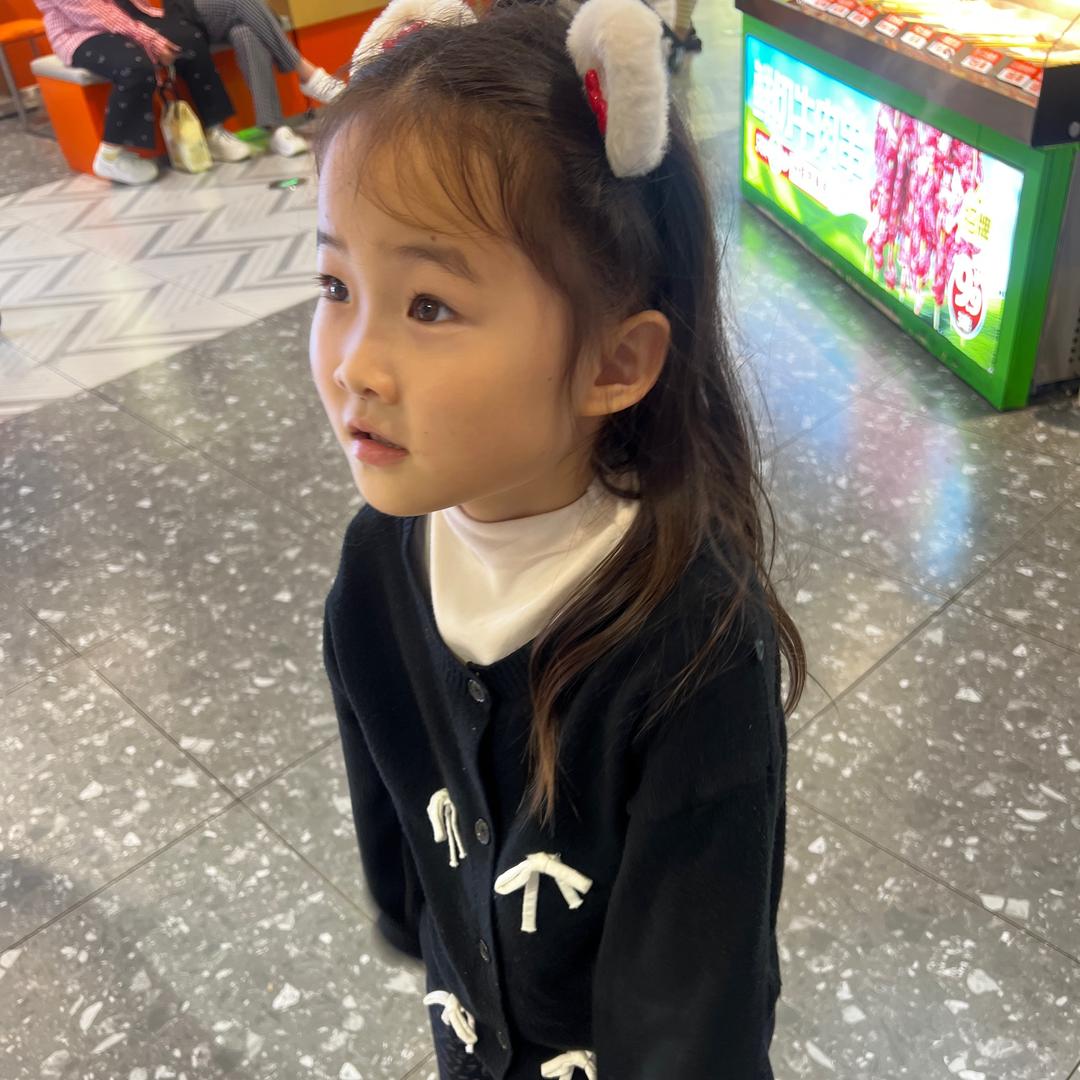 一姐👧的小跟班
