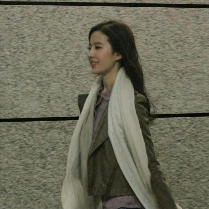Rosia暄-