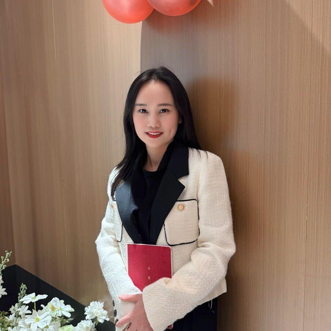 临武县卢尚女装店璇璇