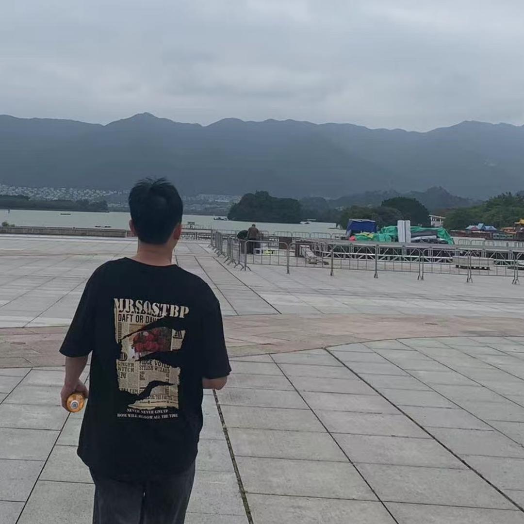 戼