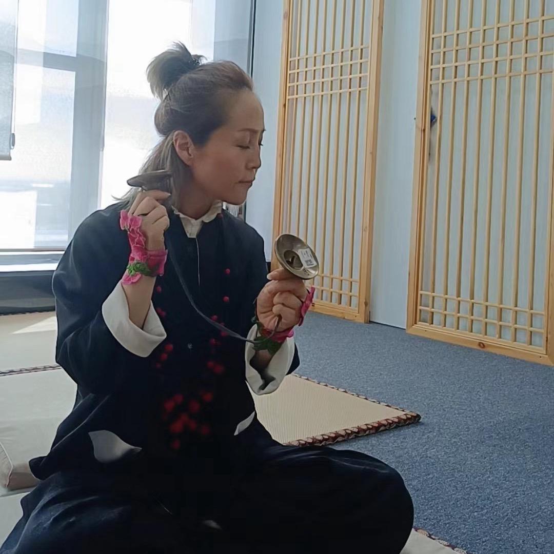 欧妮尔巴伊俪歌