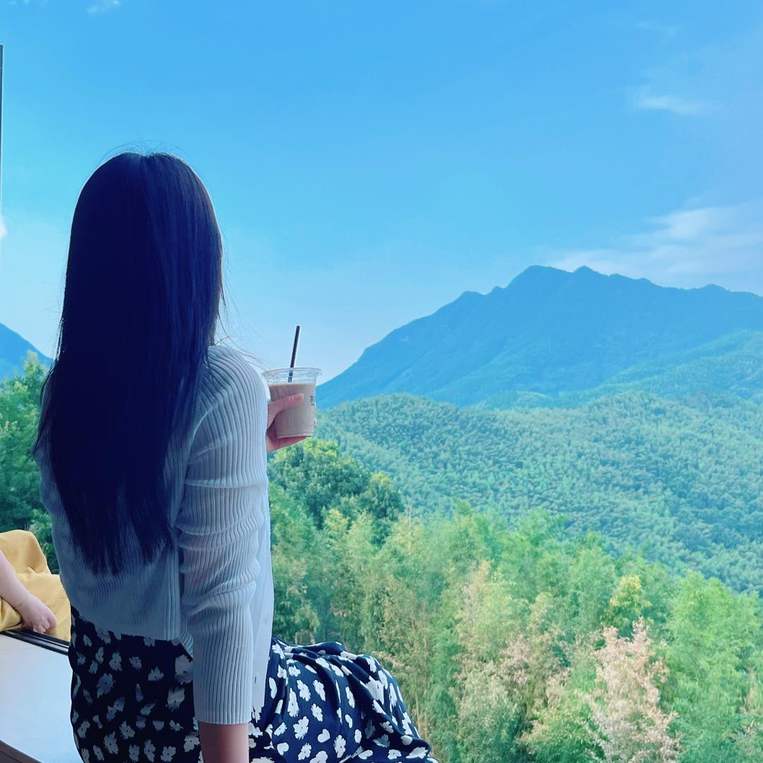 水墨青莲