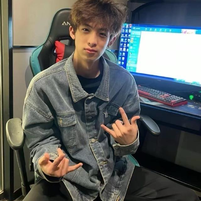 别和奇怪的我说话.