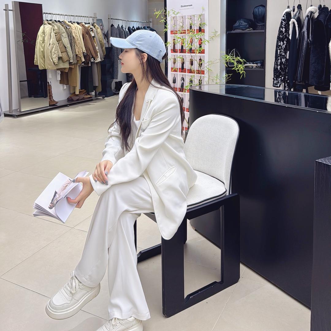 开平AMANDA劳卡卡女装店