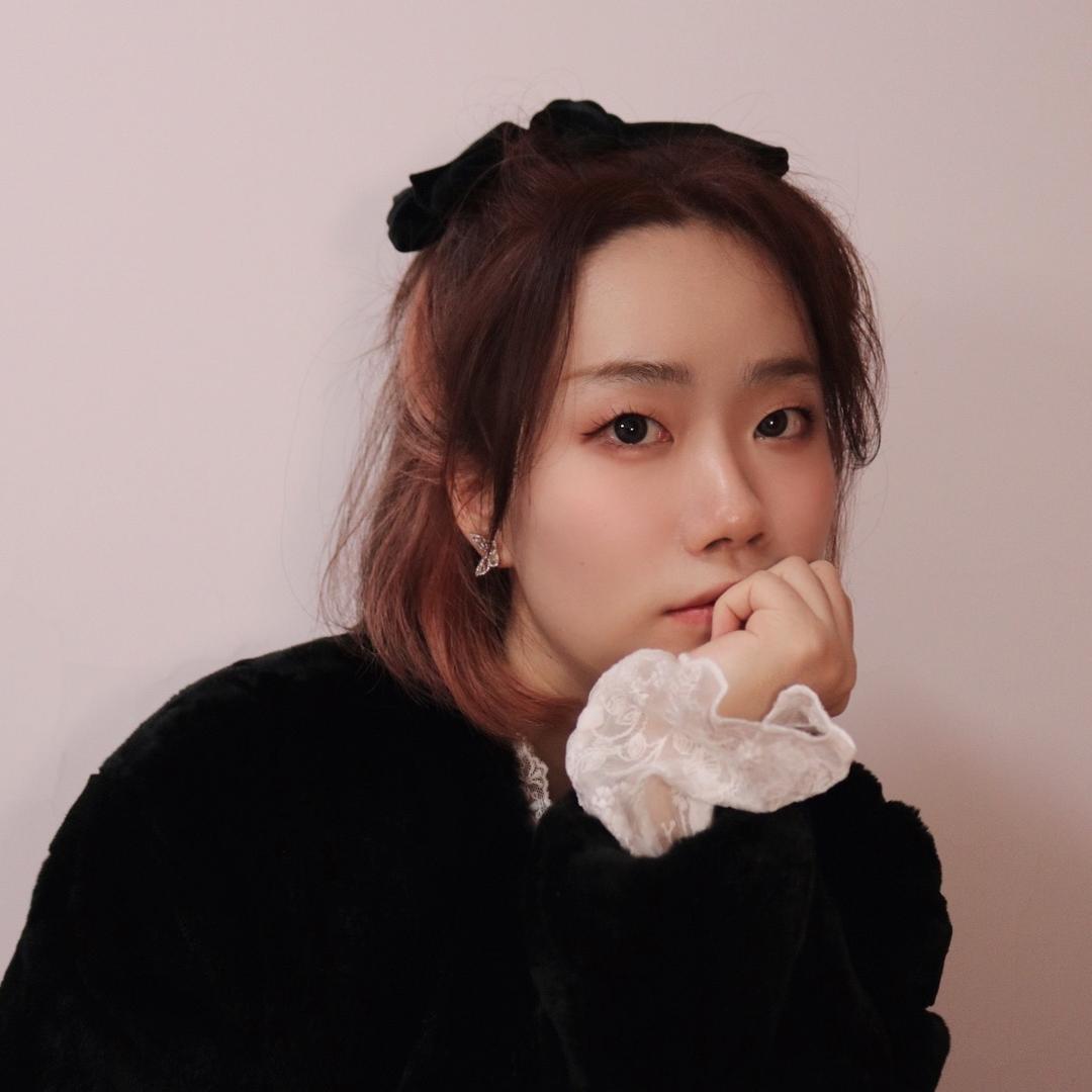 正在画画的慧慧