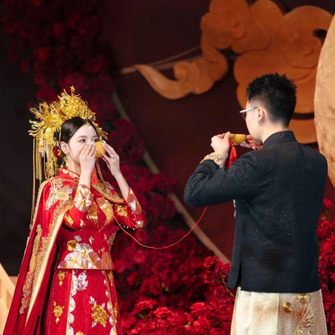 小鱼婚礼现场太热闹了红红