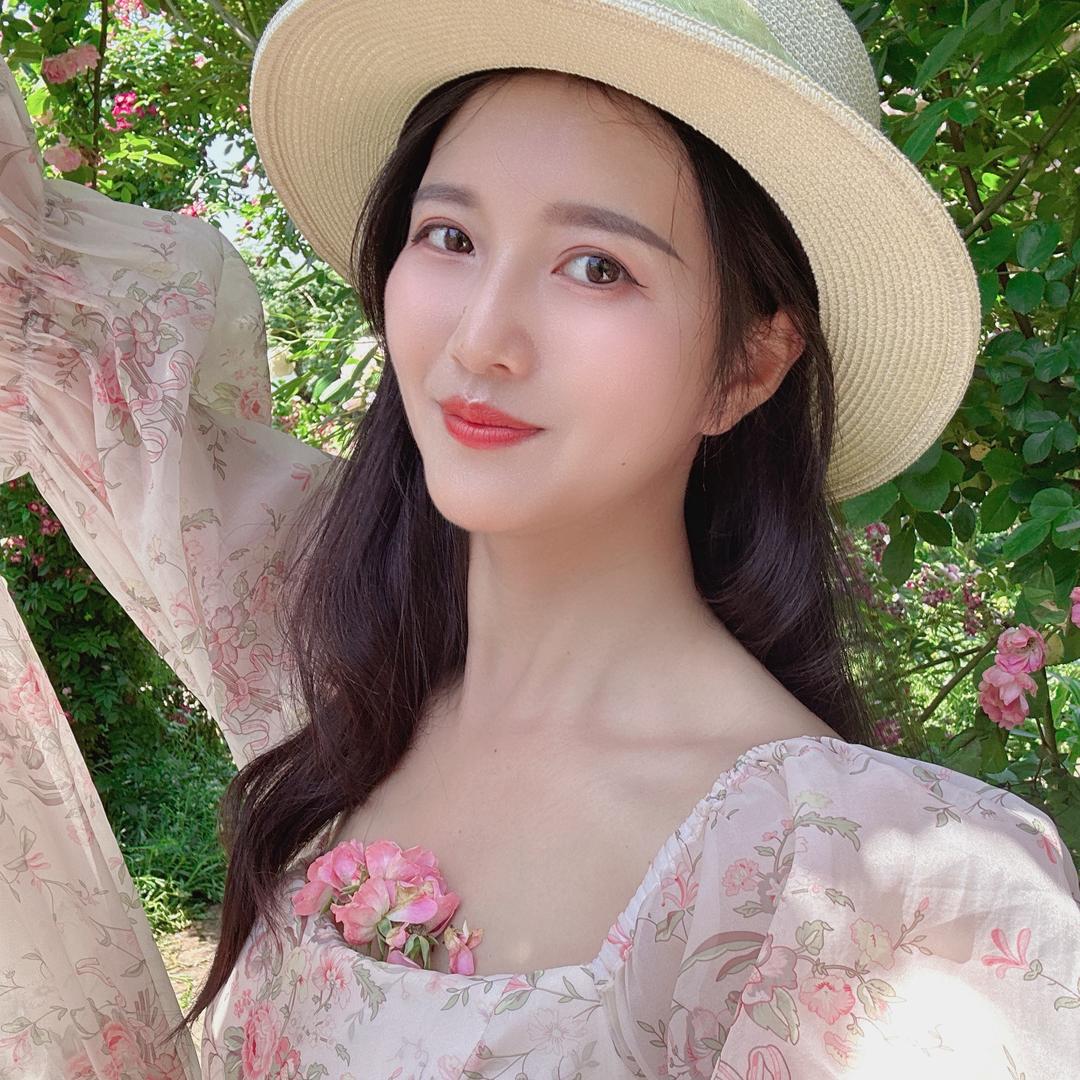 小何洁