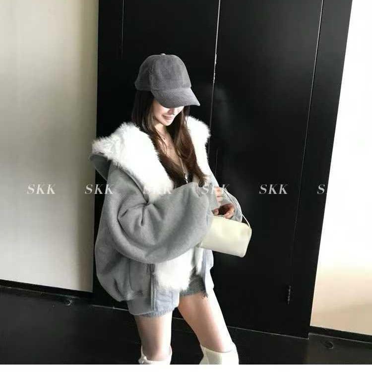 - 卖衣服的杨小姐