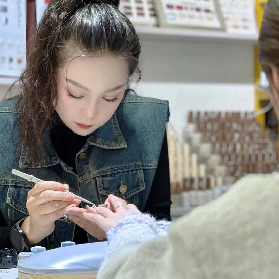 榆林市乐芙美甲美睫店