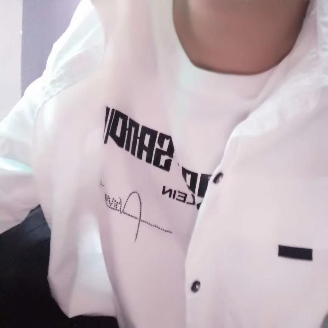 一个卖房的小哥哥