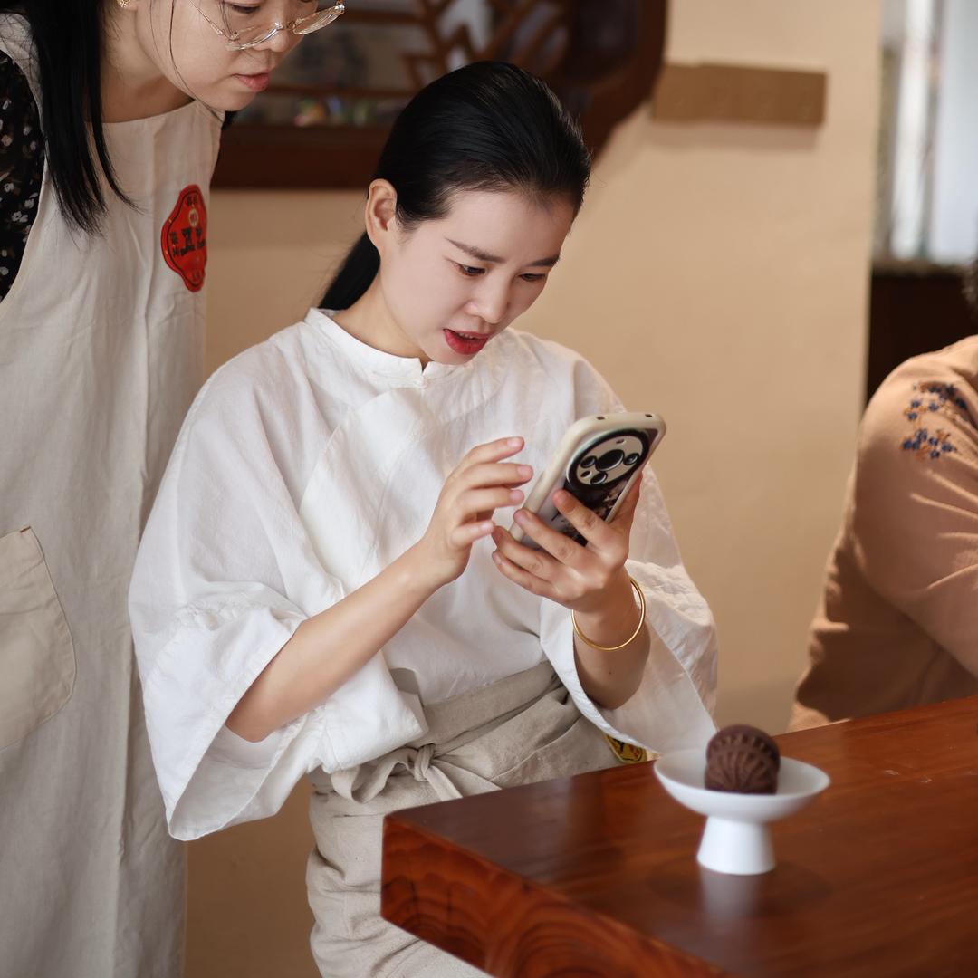 爱吃蛋黄酥